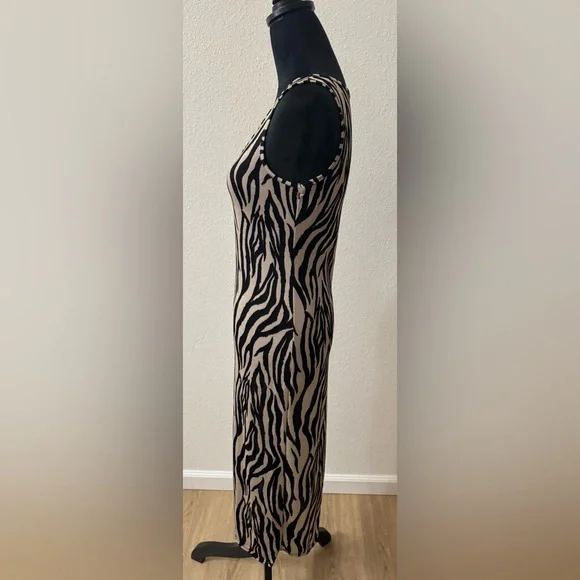 Elegant Zebra Pattern Midi Dress - Picture 5 of 8